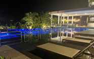 Swimming Pool 4 Cozy family Stay Seaview & Airport View Batu Maung
