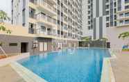Kolam Renang 2 RedLiving Apartemen Jakarta Living Star - BoboRooms