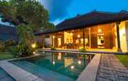 Kolam Renang 3 Royal Indah Bali Villas