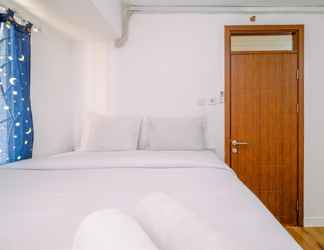 Kamar Tidur 2 Nice and Comfortable 1BR Apartment at Cinere Resort By Travelio