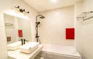 Toilet Kamar 6 H&G Hotel & Apartment