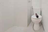 Toilet Kamar Homey and Scenic Studio Barsa City Apartment By Travelio