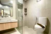 In-room Bathroom Cozy Living 2BR at Pollux Chadstone Apartment By Travelio