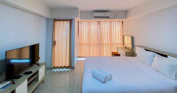 Kamar Tidur Cozy Stay Studio at Apartment at H Residence By Travelio