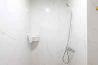 Toilet Kamar Spacious 2BR at Apartment Grand Asia Afrika By Travelio