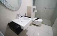 Bilik Mandi dalam Bilik 7 Spacey and Nice 1BR at The Via and The Vue Apartment By Travelio