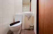 In-room Bathroom 6 Studio Scenic Apartment at Vida View Makassar By Travelio