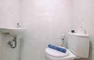 Toilet Kamar 3 Homey and Best Deal Studio Evenciio Margonda Apartment By Travelio