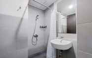 In-room Bathroom 4 Nice and Best Homey Studio at Bintaro Icon Apartment By Travelio