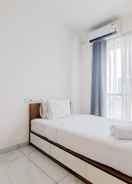 BEDROOM Nice and Modern Studio at Sky House Alam Sutera Apartment By Travelio