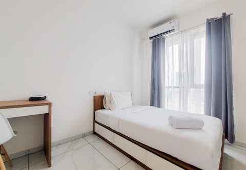 Bedroom Nice and Modern Studio at Sky House Alam Sutera Apartment By Travelio
