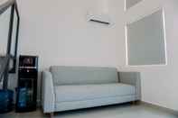 Lainnya Cozy Living and Modern Studio Loft at Kingland Avenue Apartment By Travelio