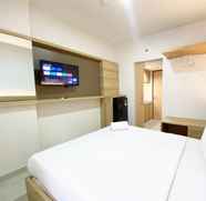 Kamar Tidur 3 Modern and Homey Studio The Alton Apartment By Travelio