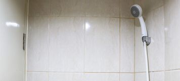 Phòng tắm bên trong 4 Comfort Living Studio at Apartment Osaka Riverview PIK 2 By Travelio