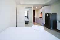 Common Space Simple and Modern Studio at Grand Sungkono Lagoon Apartment By Travelio