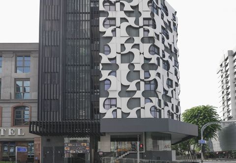 外部的 Amrise Hotel Kitchener (Check in 9PM, Check out 8AM)