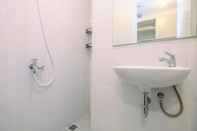 In-room Bathroom Nice and Simply Studio at Tokyo Riverside PIK 2 Apartment By Travelio