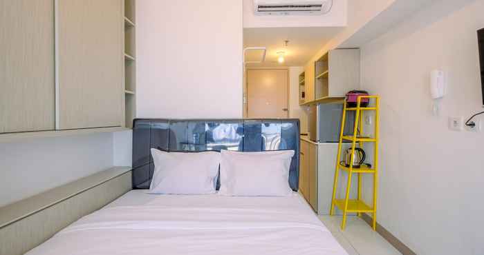 Bilik Tidur Nice and Simply Studio at Tokyo Riverside PIK 2 Apartment By Travelio