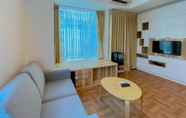 Ruang untuk Umum 7 Comfy and Great Location 1BR Apartment at Capitol Park Residence By Travelio