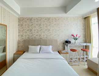 Kamar Tidur 2 Modern Look and Comfy Studio Menteng Park Apartment By Travelio