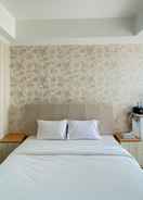 BEDROOM Modern Look and Comfy Studio Menteng Park Apartment By Travelio