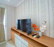 Common Space 2 Modern Look and Comfy Studio Menteng Park Apartment By Travelio