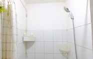 Toilet Kamar 5 Affordable Studio Room Grand Asia Afrika Apartment By Travelio