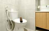 In-room Bathroom 5 Homey and Good Studio at Vasanta Innopark Apartment By Travelio