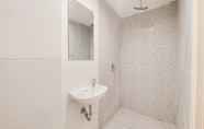 Toilet Kamar 5 Good Choice Studio Aeropolis Residence Apartment By Travelio