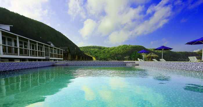 Swimming Pool Azana Essence Villa Tabitha Lombok