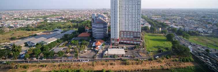 Lobby Comfy and Tidy Studio at Bale Hinggil Apartment By Travelio