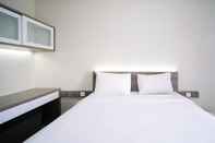 Kamar Tidur Comfy and Tidy Studio at Bale Hinggil Apartment By Travelio