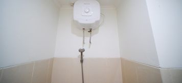 In-room Bathroom 4 Cozy and Compact Stay Studio at Bale Hinggil Apartment By Travelio