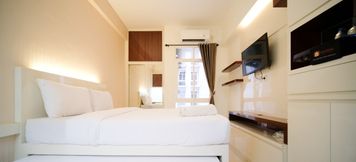 Bedroom 2 Cozy and Compact Stay Studio at Bale Hinggil Apartment By Travelio