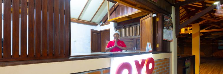 Lobby OYO Life 93170 Apartement Gateway Cicadas By Mr Pro