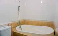 In-room Bathroom 6 Homey and Spacious 3BR at Grand Palace Kemayoran Apartment By Travelio