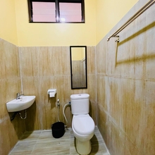 Toilet Kamar 4 Teras Seroja Villas