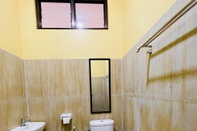 Toilet Kamar Teras Seroja Villas