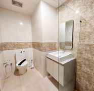 In-room Bathroom 5 Homey and Nice Studio at Mataram City Apartment By Travelio