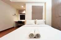 Bedroom Stylish Studio Room at Vida View Makassar Apartment By Travelio