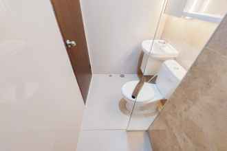 In-room Bathroom 4 Nice and Homey Studio at Transpark Bintaro Apartment By Travelio