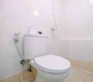 Toilet Kamar 6 Strategic and Brand New 2BR at Bassura City Apartment By Travelio