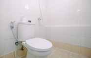 In-room Bathroom 6 Strategic and Brand New 2BR at Bassura City Apartment By Travelio