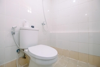 Toilet Kamar Strategic and Brand New 2BR at Bassura City Apartment By Travelio