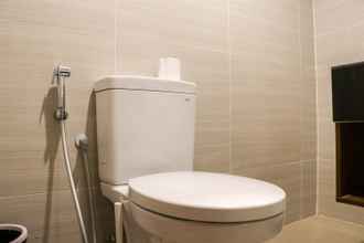 Toilet Kamar 4 Homey and Nice Studio at West Vista Apartment By Travelio