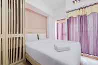 Bilik Tidur Nice and Strategic  Studio Apartment at M-Town Residence By Travelio