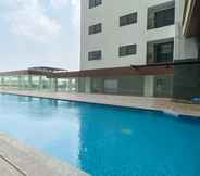 Swimming Pool 6 Comfort Stay Studio Apartment at Anwa Residence Bintaro By Travelio