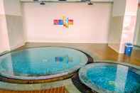 Swimming Pool Modern and Homey Look Studio Apartment Atlanta Residences By Travelio
