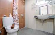 In-room Bathroom 5 Modern and Homey Look Studio Apartment Atlanta Residences By Travelio