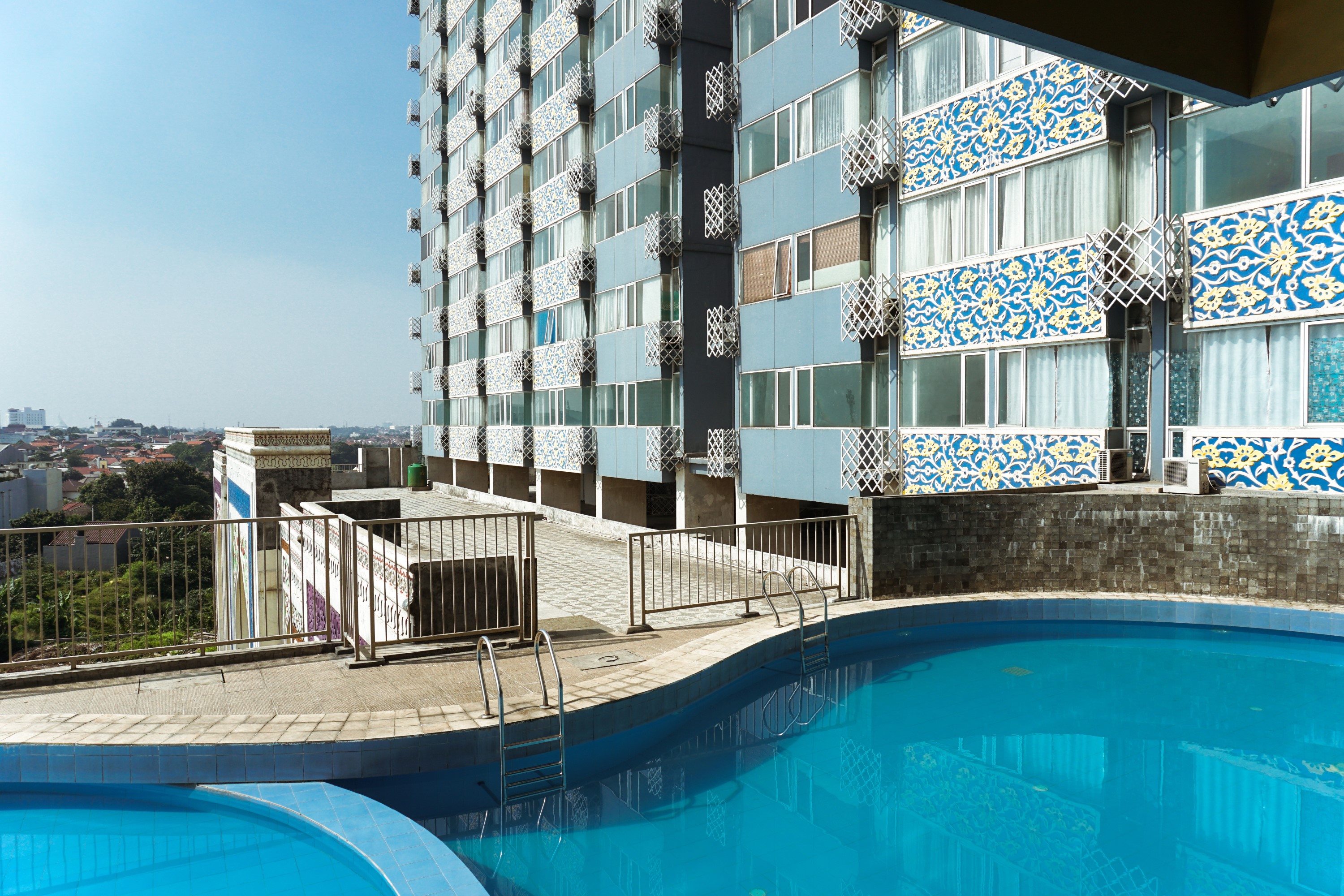 Swimming Pool Tidy and Best Deal Studio at Saladdin Mansion Apartment By Travelio